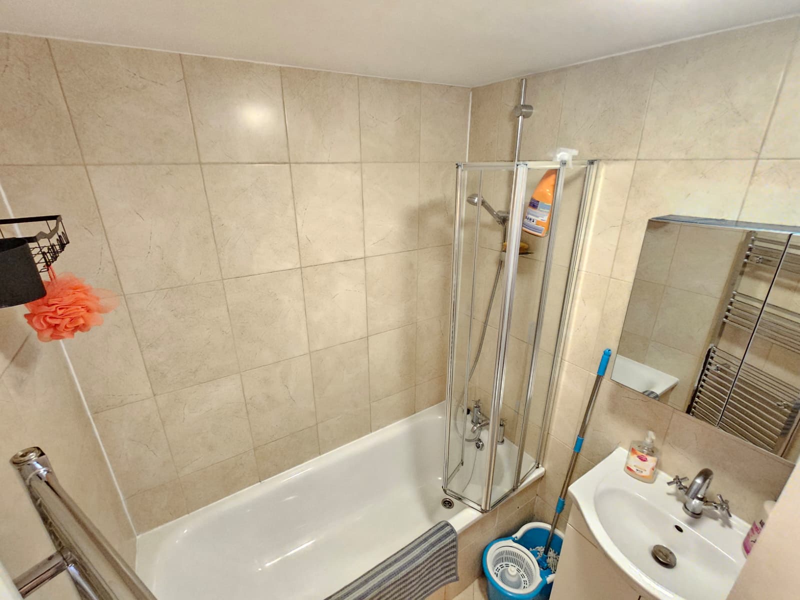 Flat Chigwell Road in Greater London