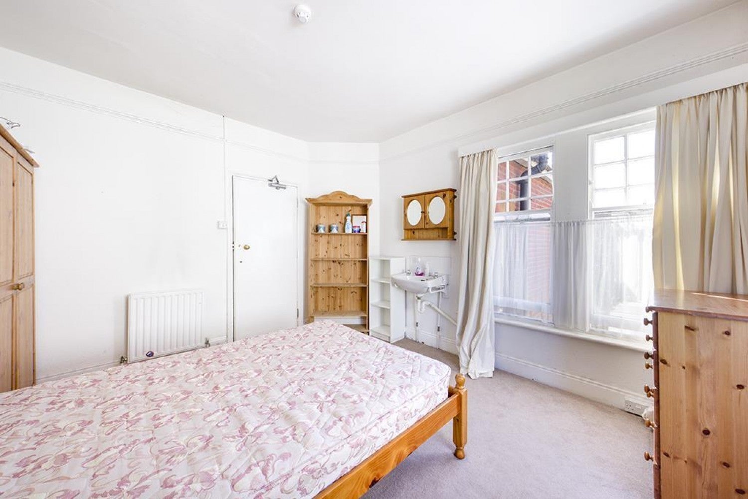 Flat Thornbury Avenue in Southampton