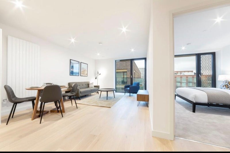 Flat Royal Crest Avenue in Greater London