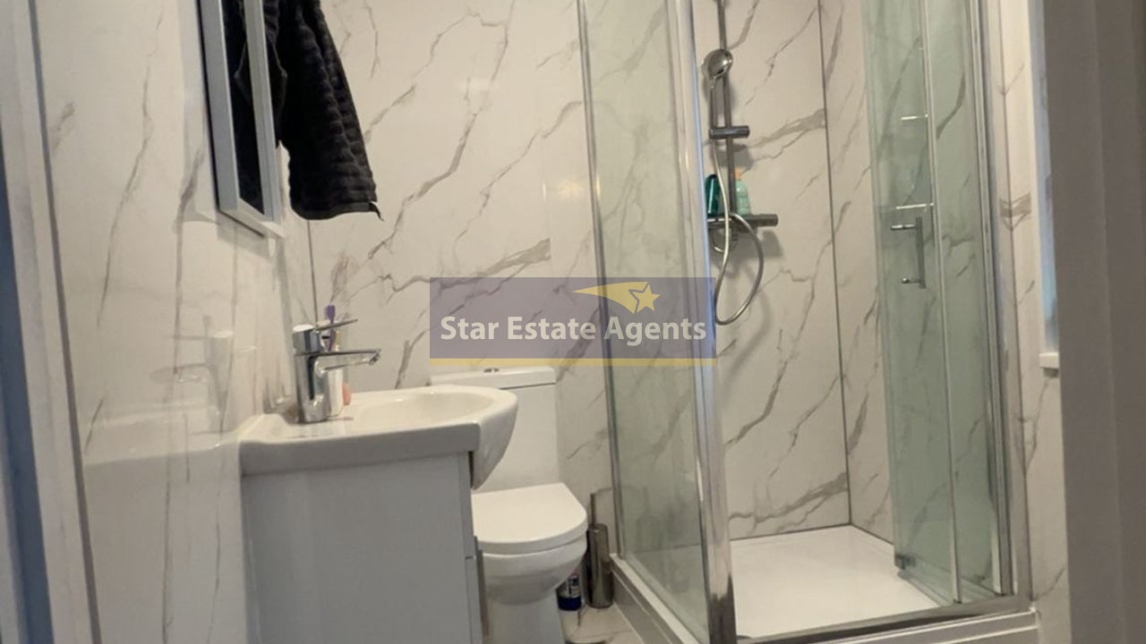 Flat Marnham Crescent in Greater London
