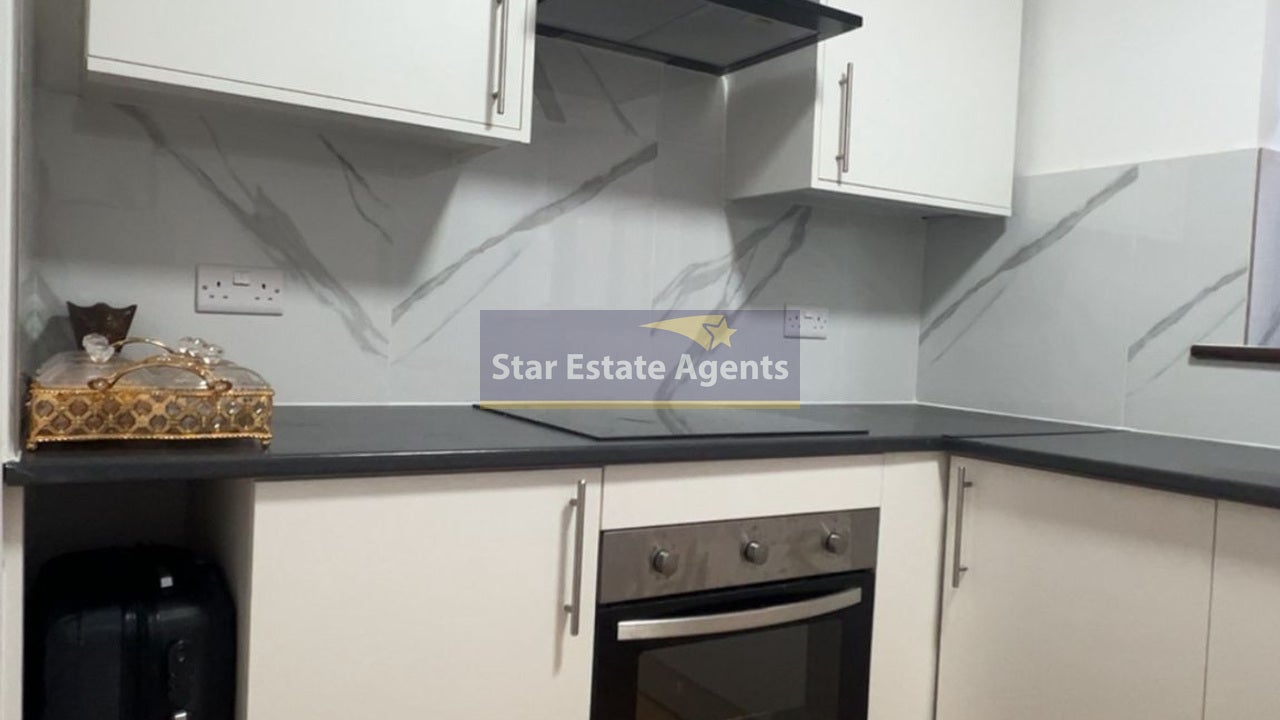 Flat Marnham Crescent in Greater London