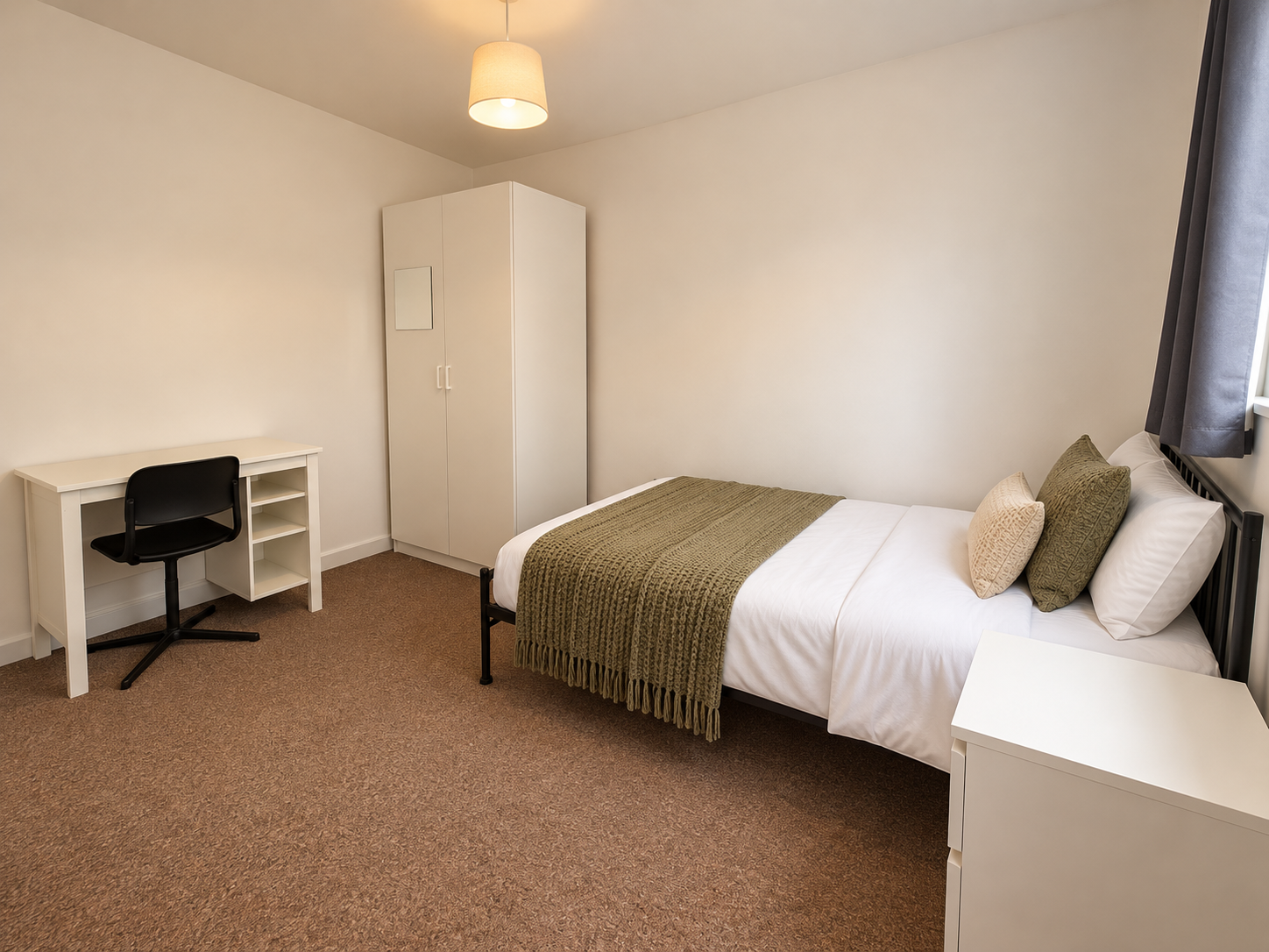 Room Louise Avenue in Bristol