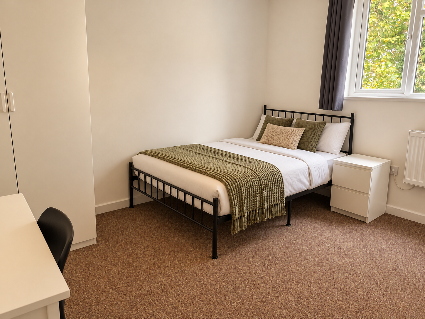 Room Louise Avenue in Bristol