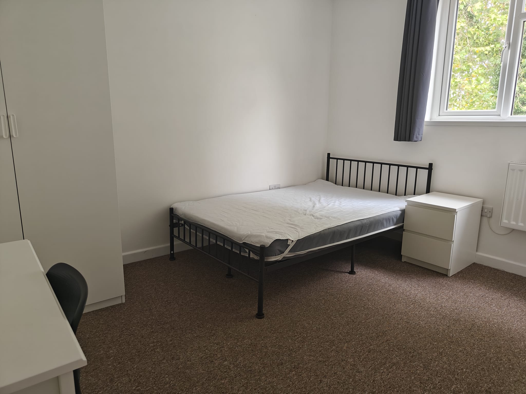 Room Louise Avenue in Bristol