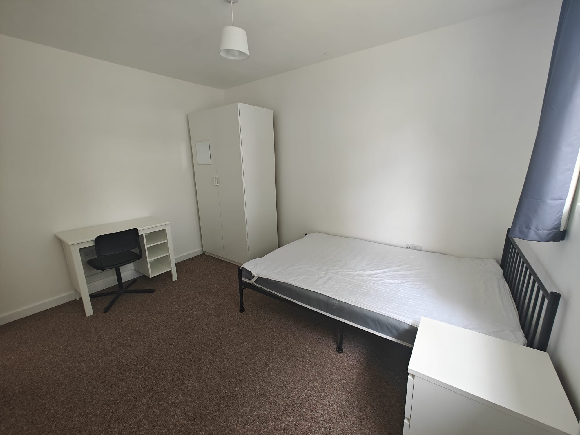 Room Louise Avenue in Bristol