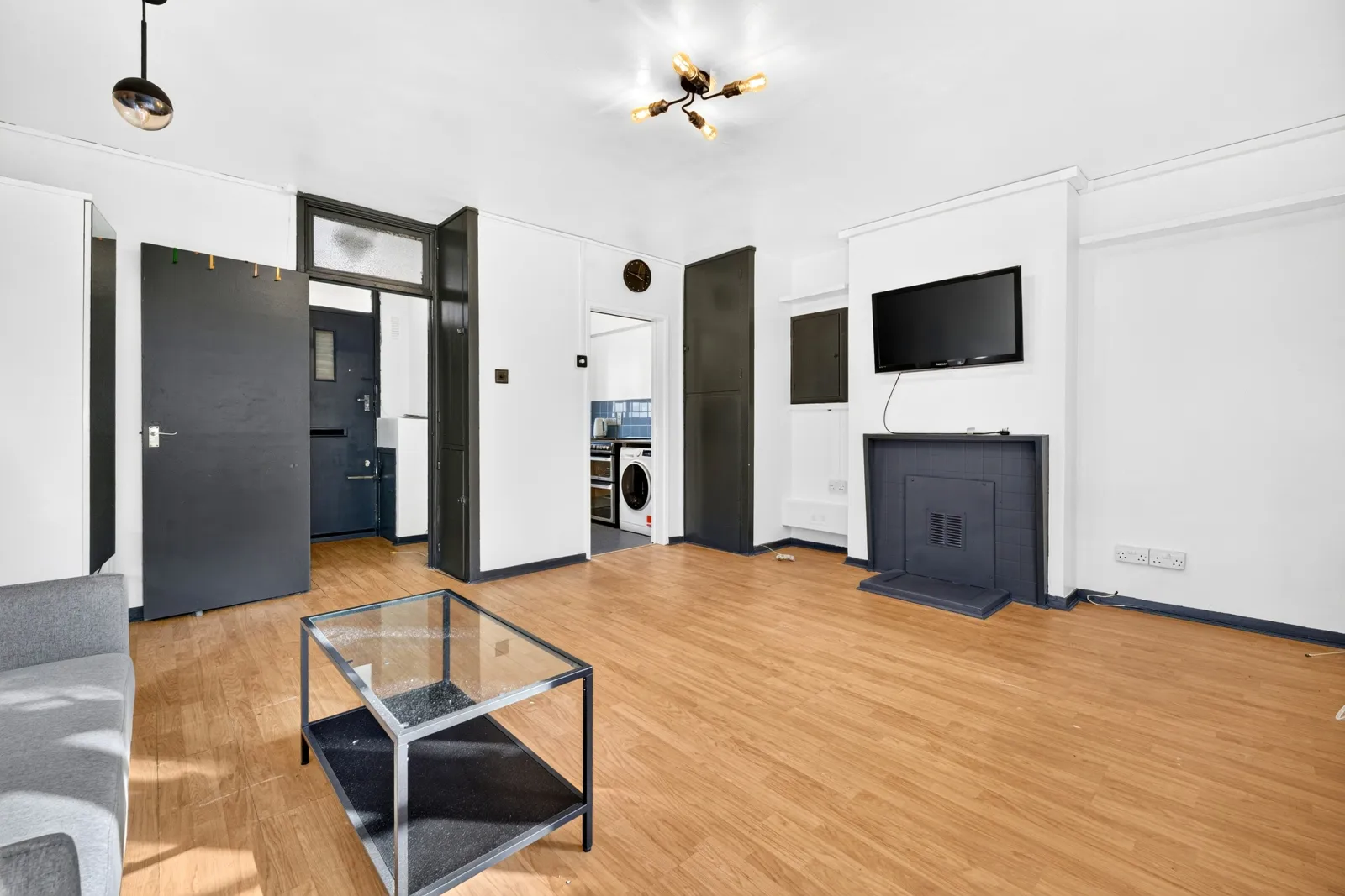 Flat Kelvin Road in Greater London