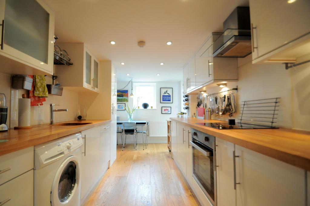 Flat Friary Road in Greater London