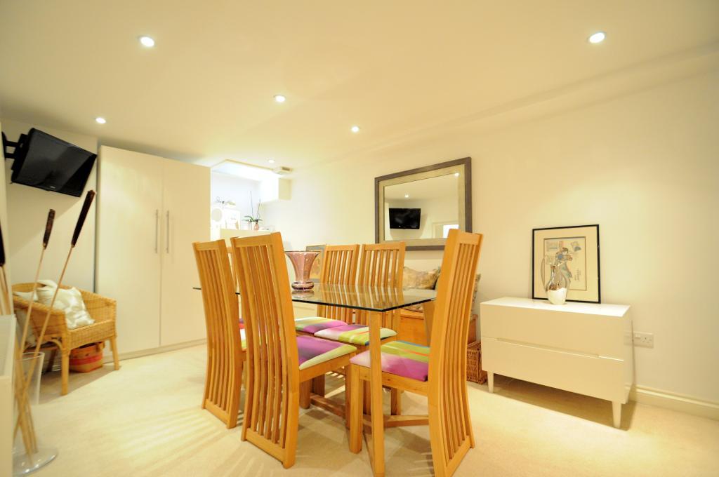 Flat Friary Road in Greater London