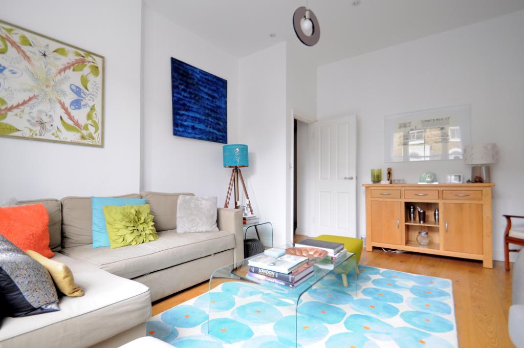 Flat Friary Road in Greater London