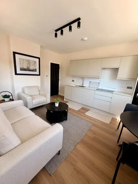 Flat Franciscan Road in Greater London