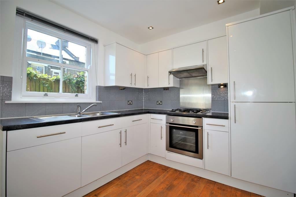 House Mutrix Road in Greater London