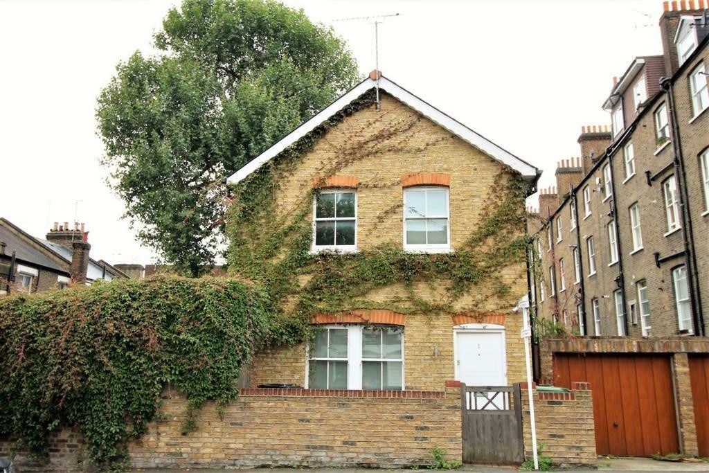 House Mutrix Road in Greater London