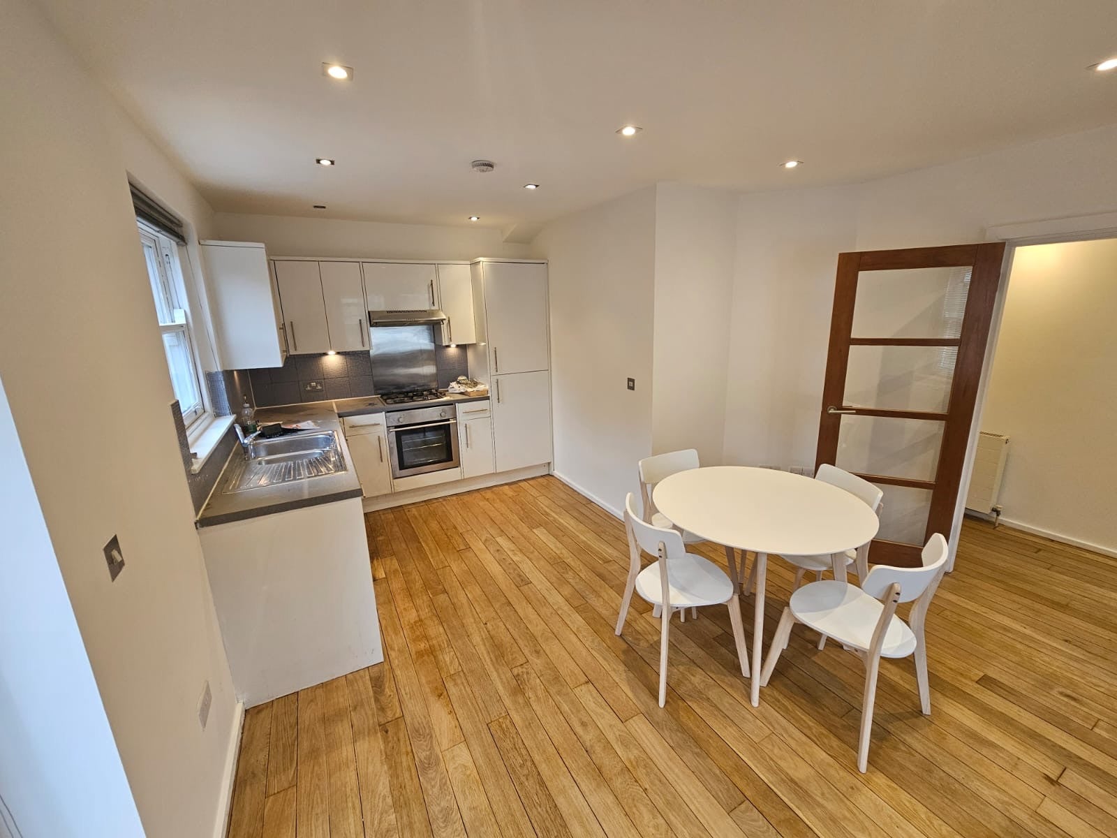 House Mutrix Road in Greater London