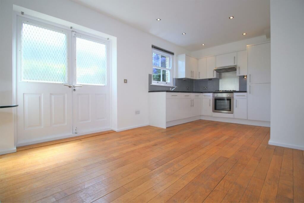 House Mutrix Road in Greater London