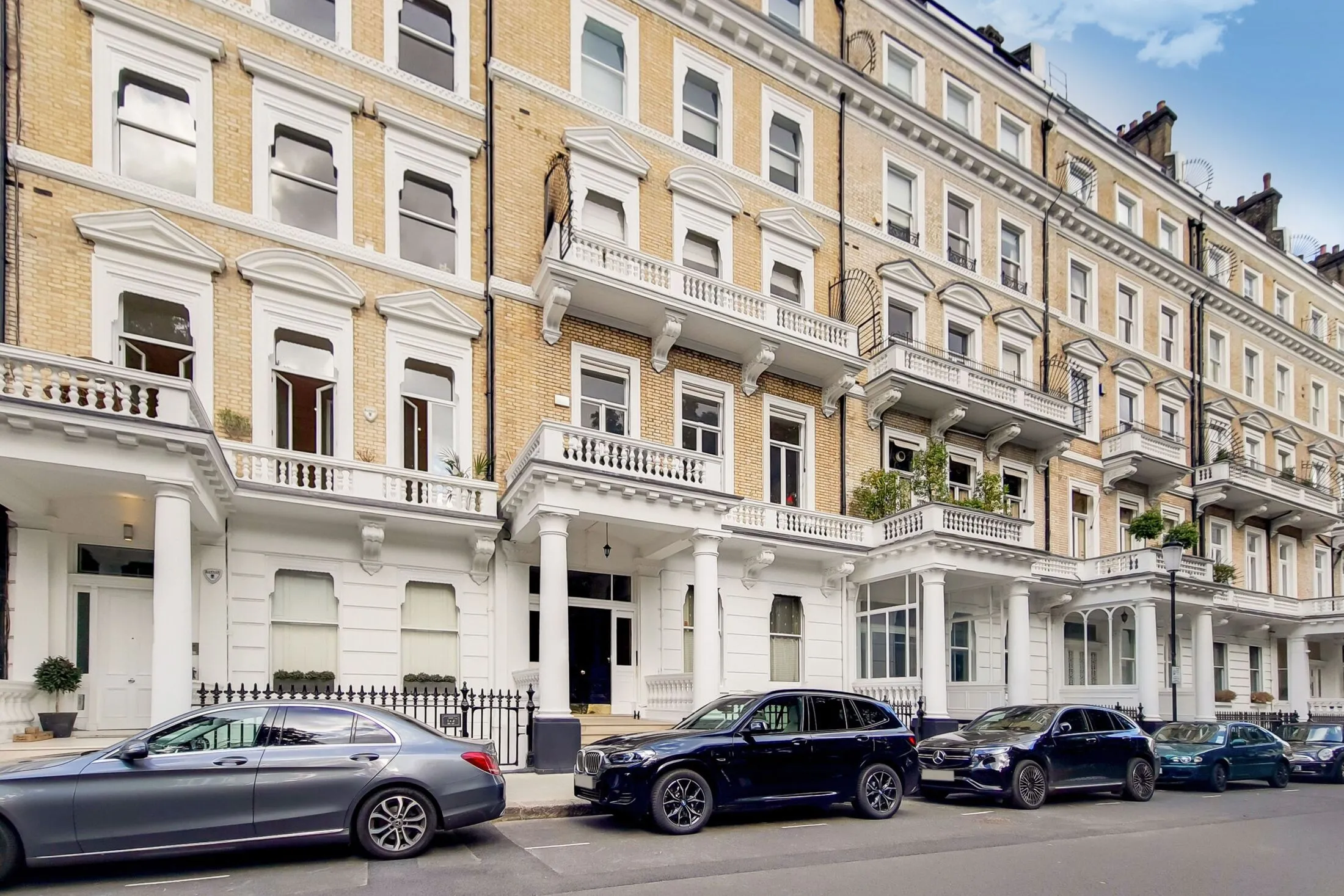 Flat Queen's Gate Gardens in Greater London