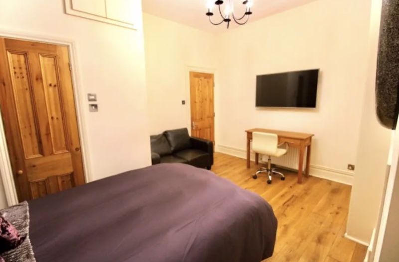 Flat Buston Terrace in Newcastle upon Tyne