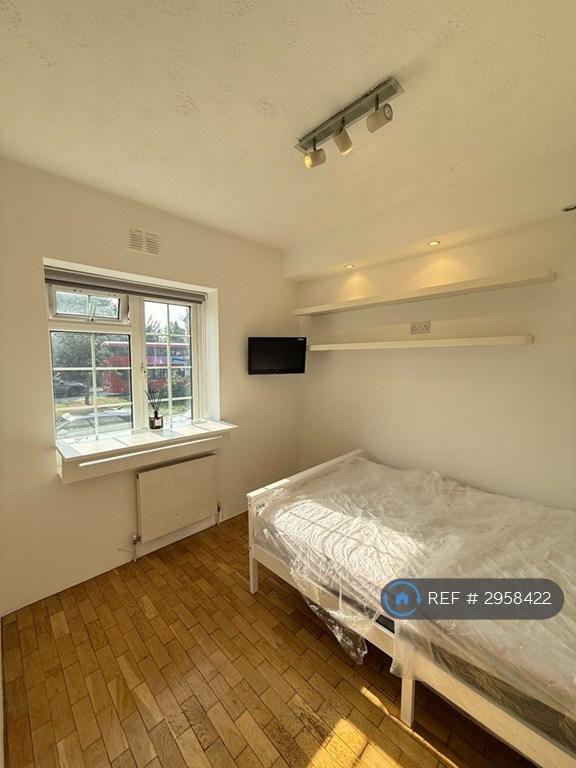 Flat Brent Street in Greater London