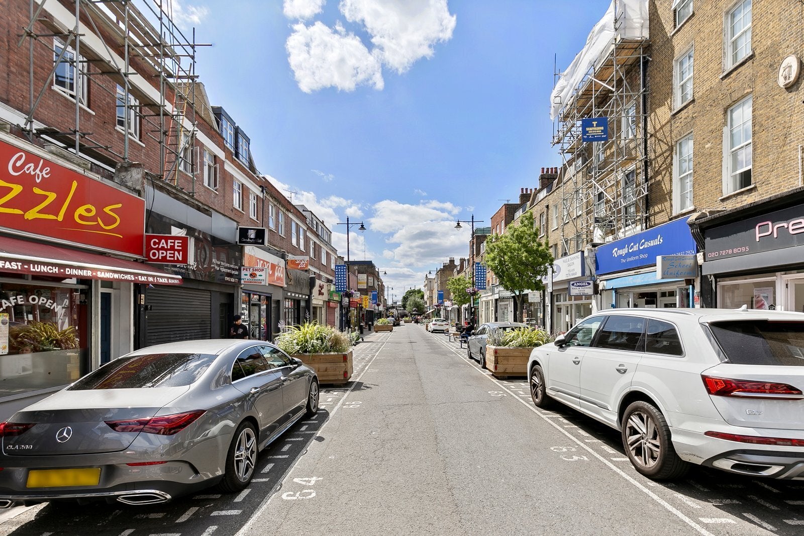 Flat Chapel Market in Greater London