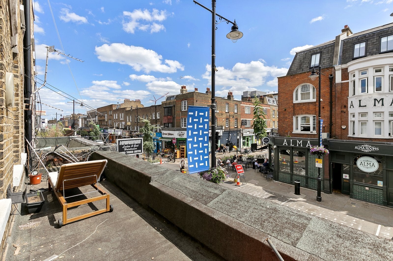 Flat Chapel Market in Greater London