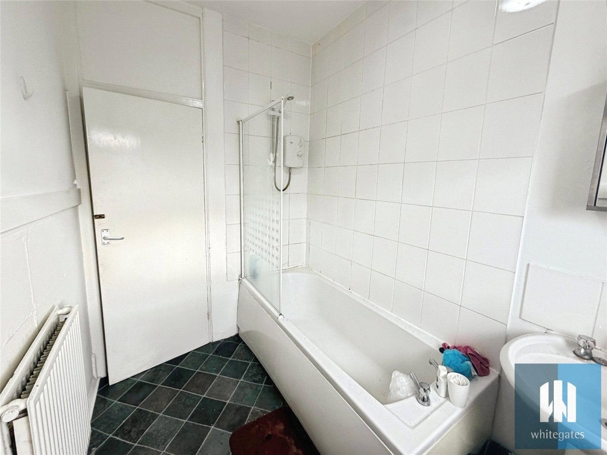 Room Bancroft Avenue in Kirklees
