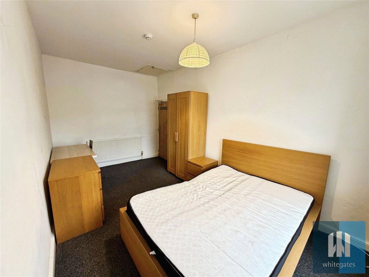 Room Bancroft Avenue in Kirklees