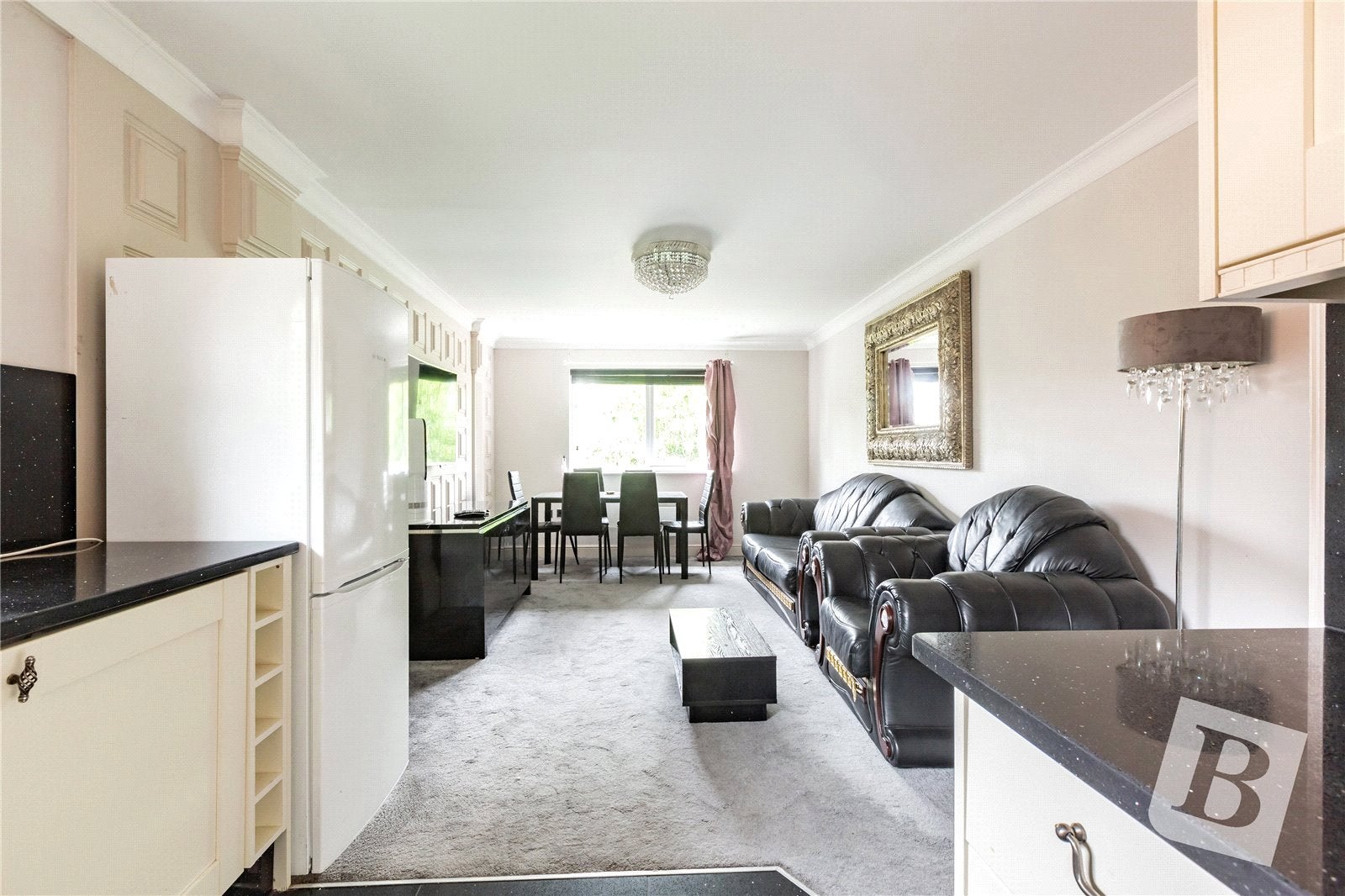 House Warwick Close in Greater London