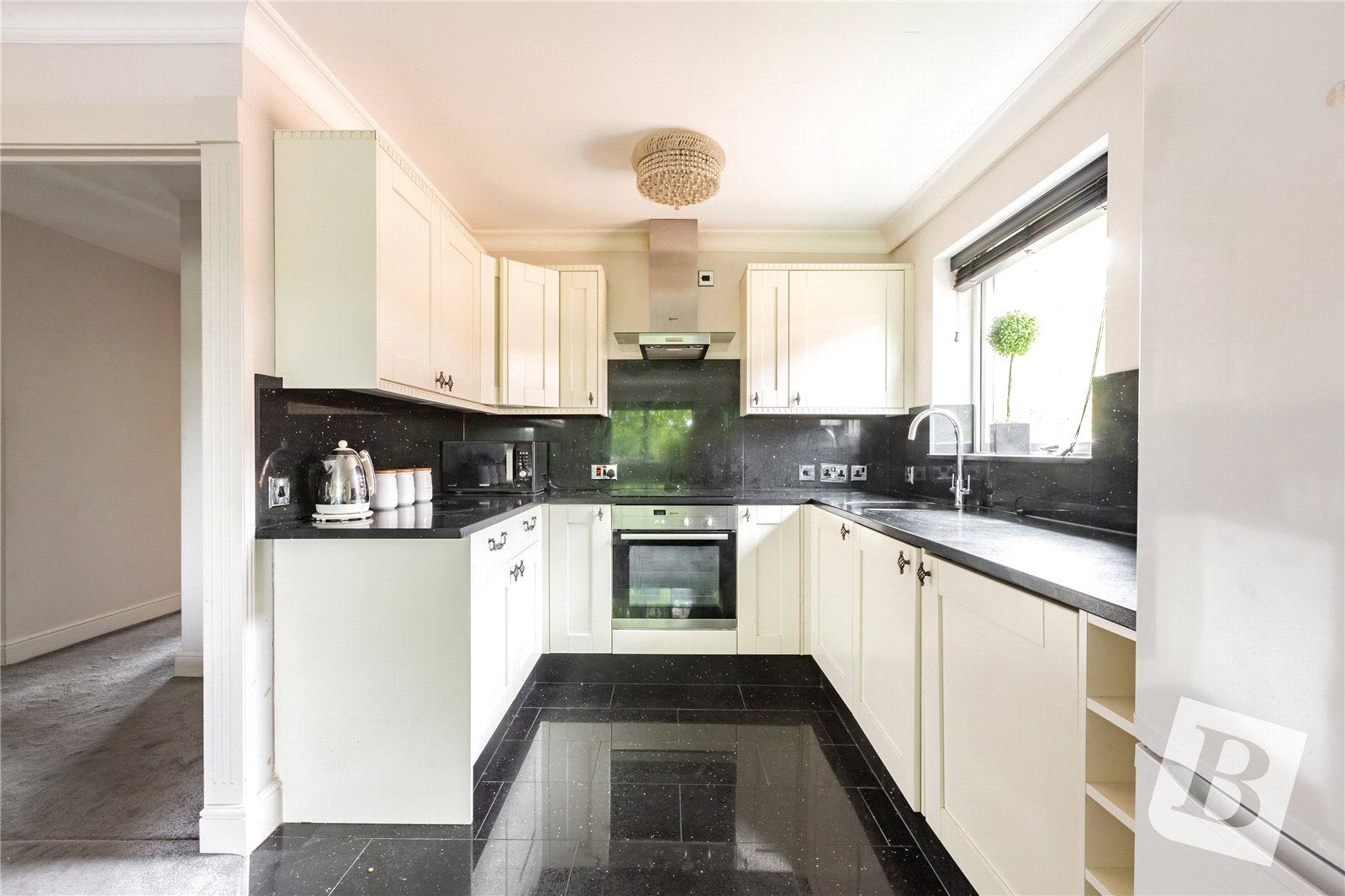 House Warwick Close in Greater London