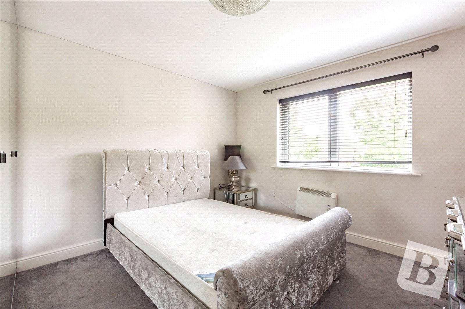 House Warwick Close in Greater London