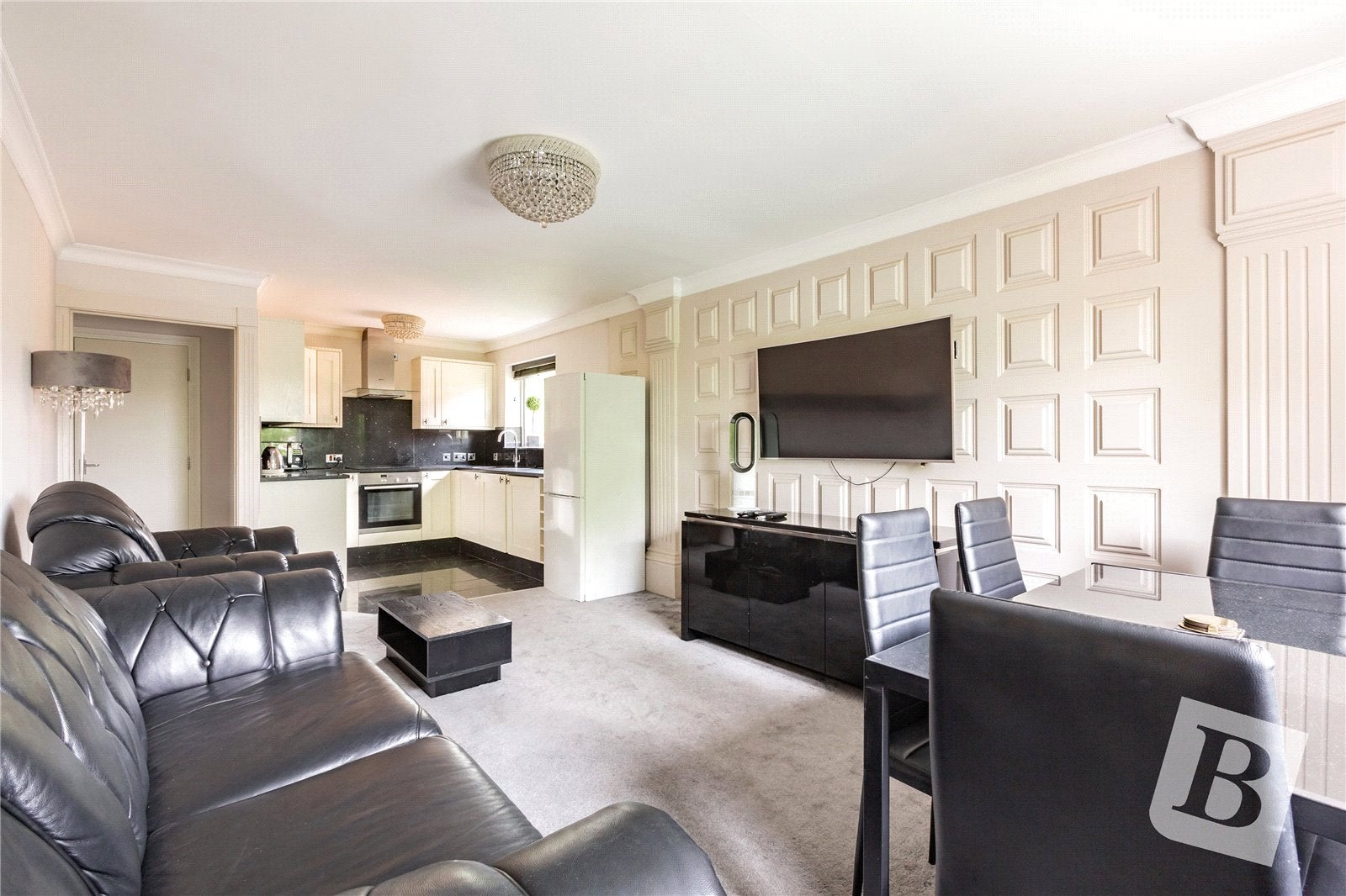House Warwick Close in Greater London