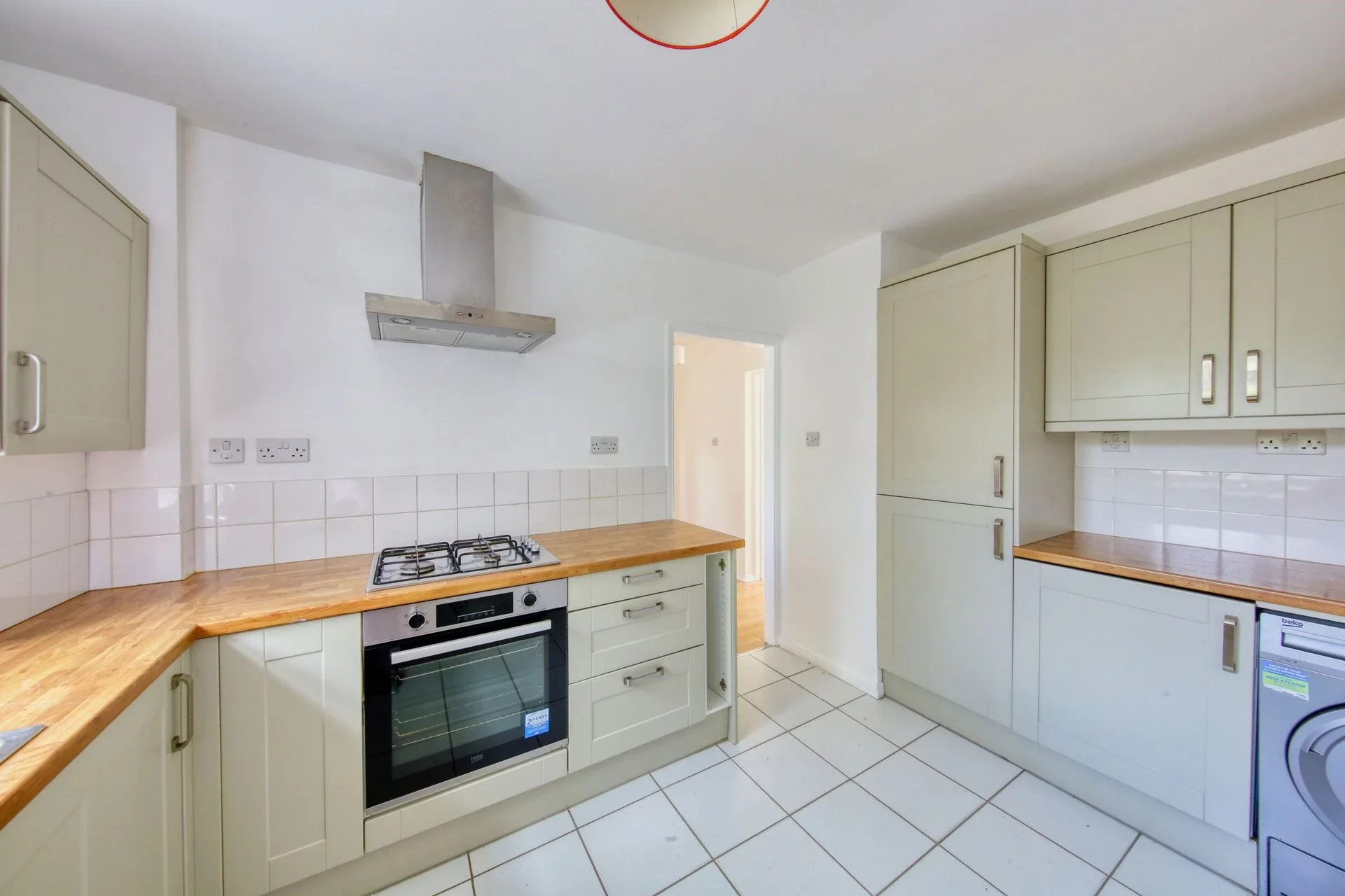 Flat Rosehill Road in Greater London