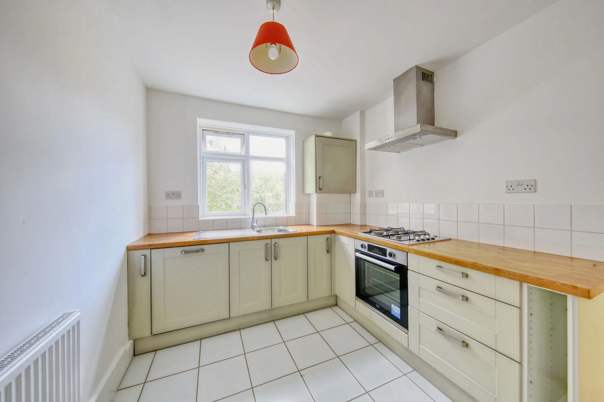 Flat Rosehill Road in Greater London