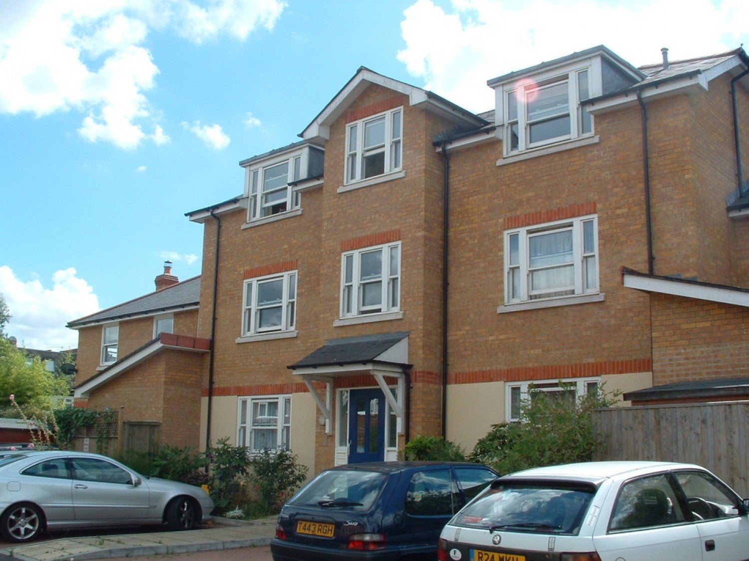 Flat Mereway Road in Greater London