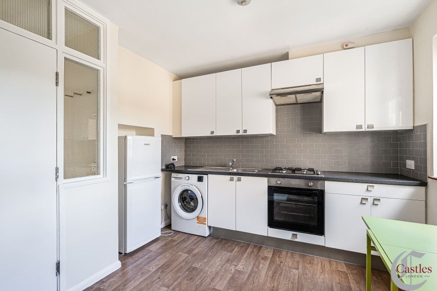 Flat Lynton Road in Greater London