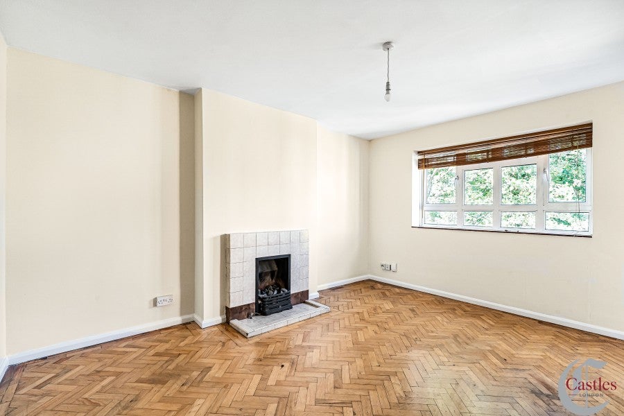 Flat Lynton Road in Greater London