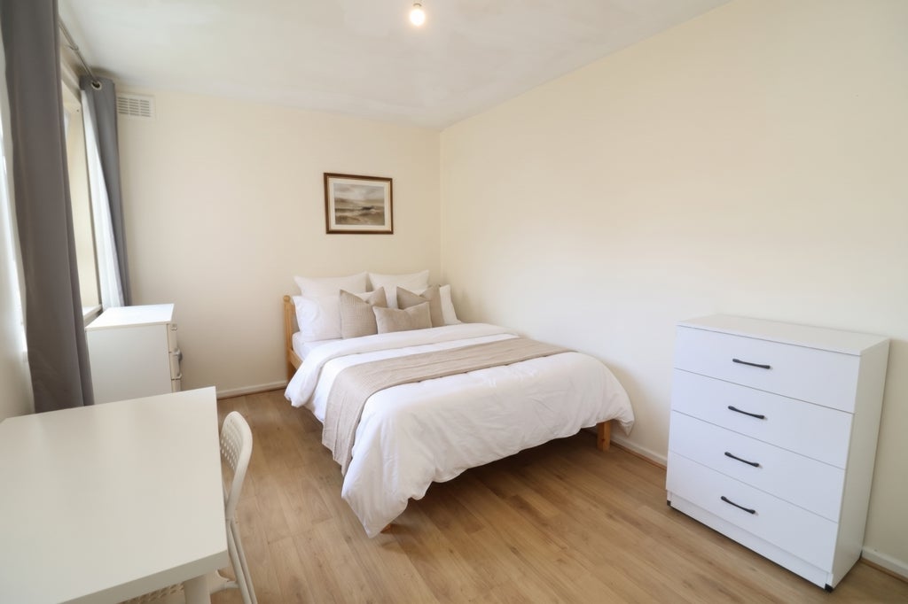 Room Globe Road in Greater London