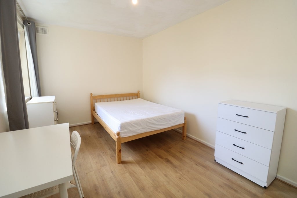 Room Globe Road in Greater London