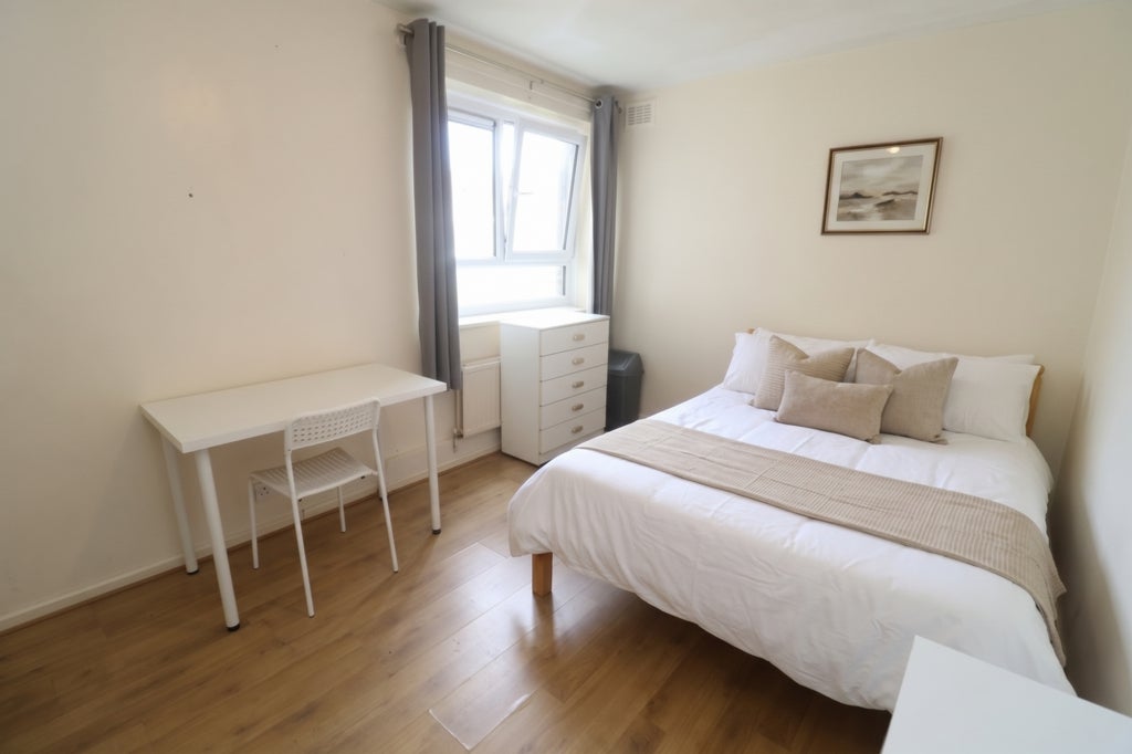 Room Globe Road in Greater London