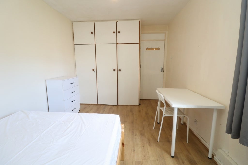 Room Globe Road in Greater London