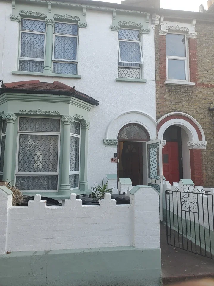 Room Selkirk Road in Greater London