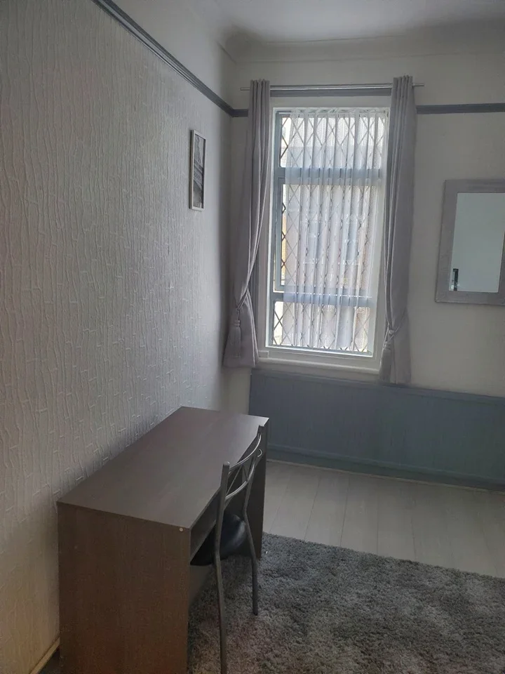 Room Selkirk Road in Greater London