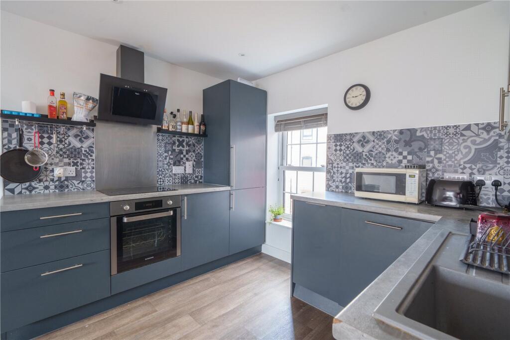 Flat Britannia Place in Swindon