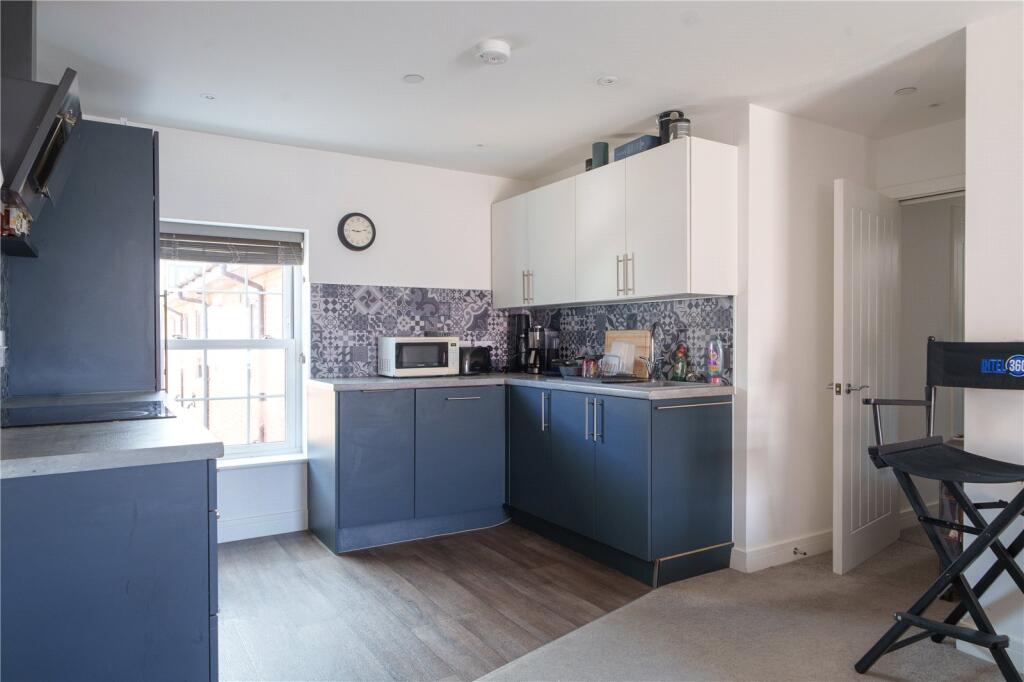 Flat Britannia Place in Swindon