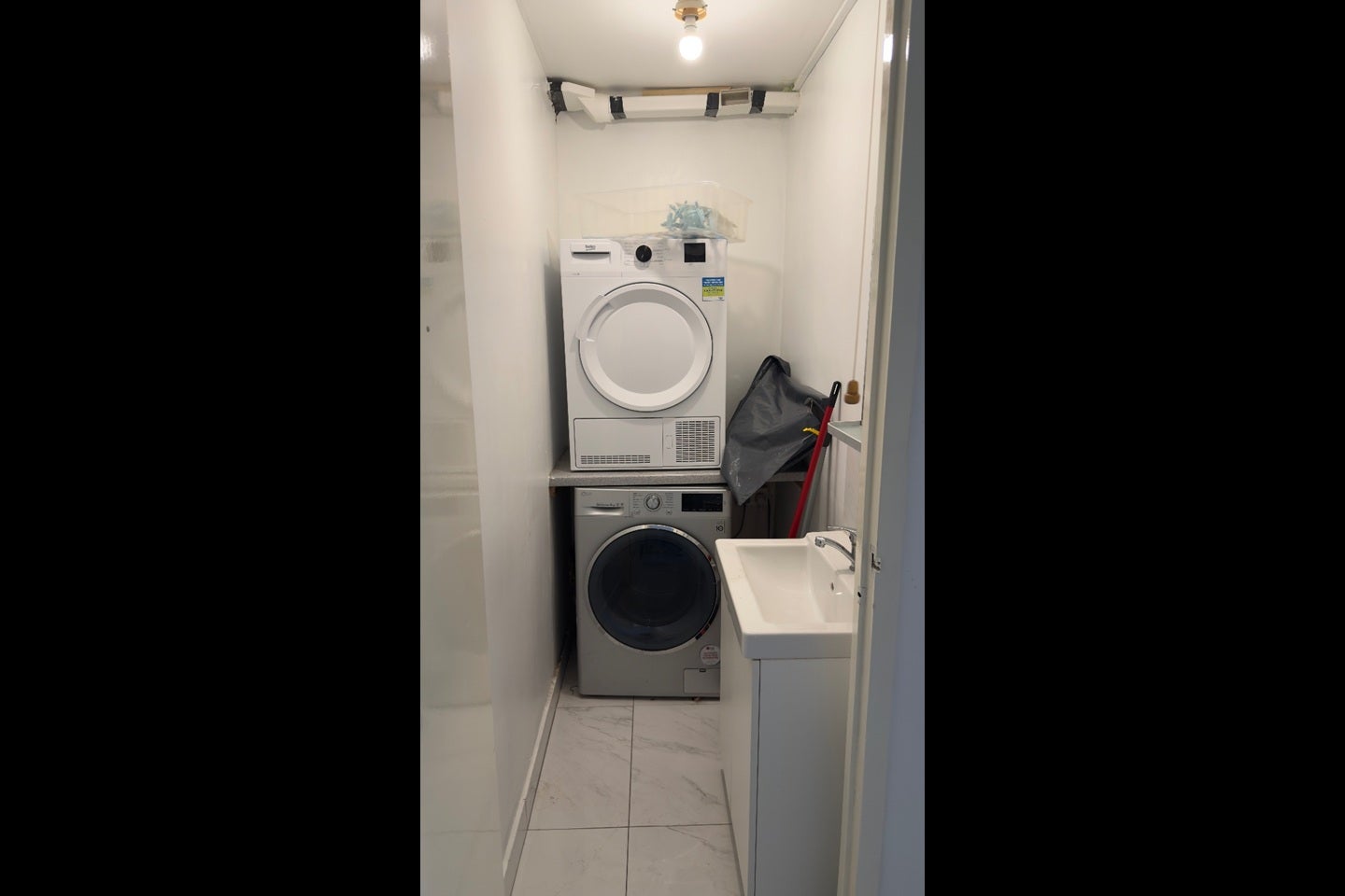 Room Lovett Way in Greater London