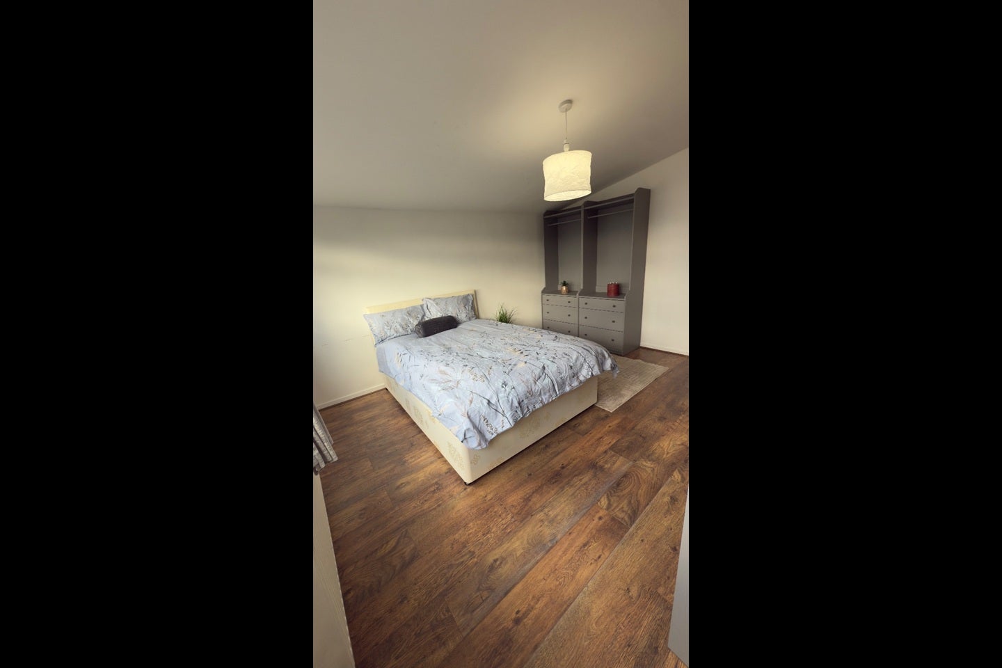 Room Lovett Way in Greater London
