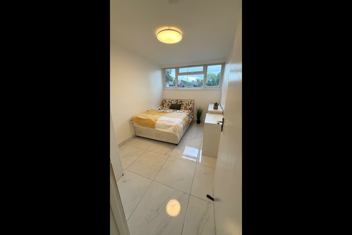Room Lovett Way in Greater London