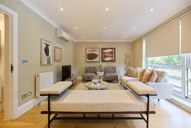 House Queensmead in Greater London