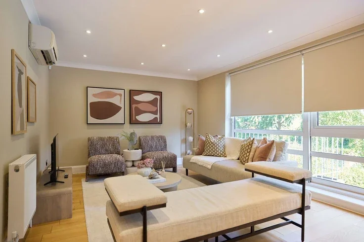 House Queensmead in Greater London