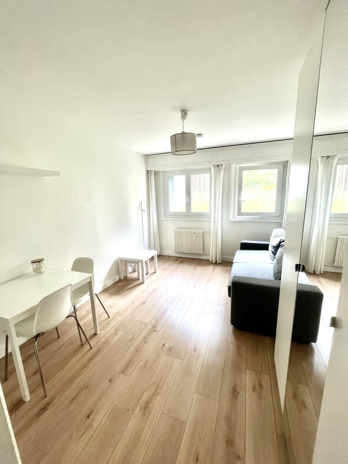 Appartement Rue Oscar Roty à Paris
