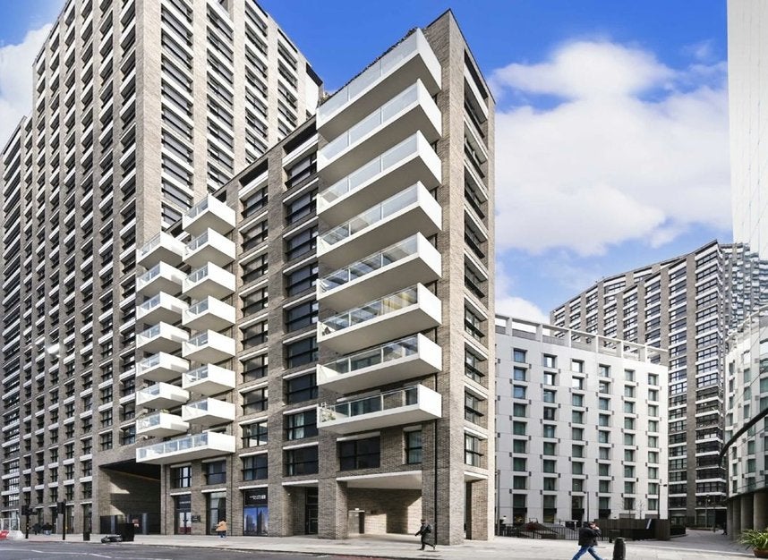 Flat New Drum Street in Greater London