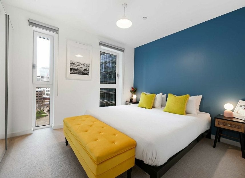 Flat New Drum Street in Greater London